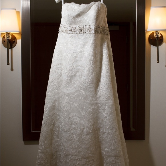 Wedding dress - Picture 1 of 8